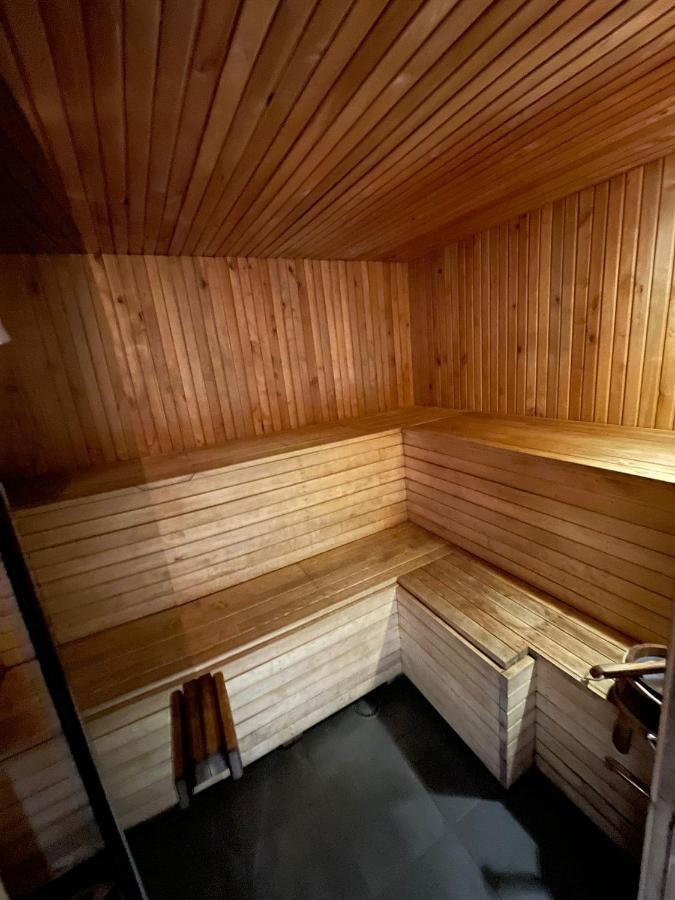 Holiday House With Sauna ツェーシス エクステリア 写真